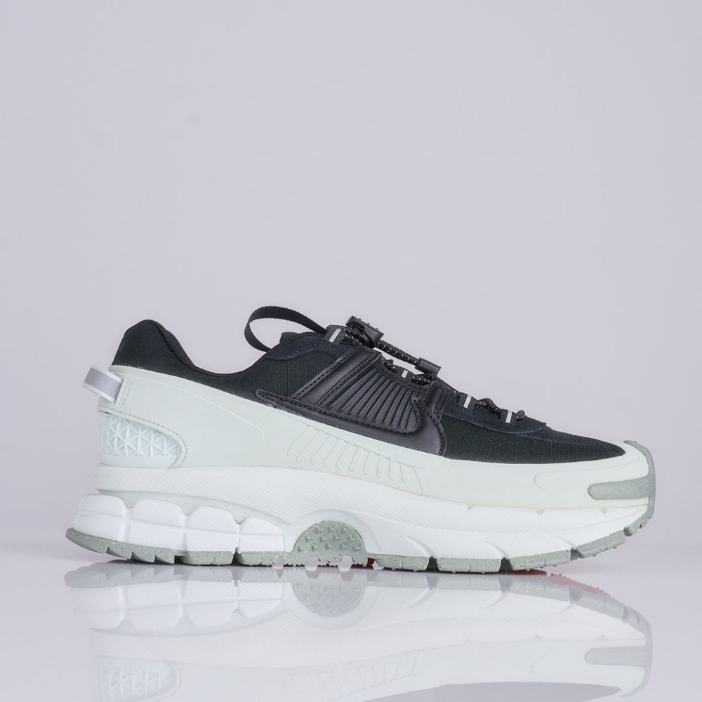 NWT Nike Men's Zoom Size 11 Vomero Roam Black Black-Light Silver-Jade
